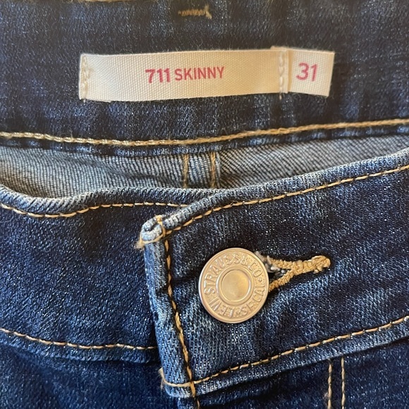 Levi’s #711 - Picture 2 of 4